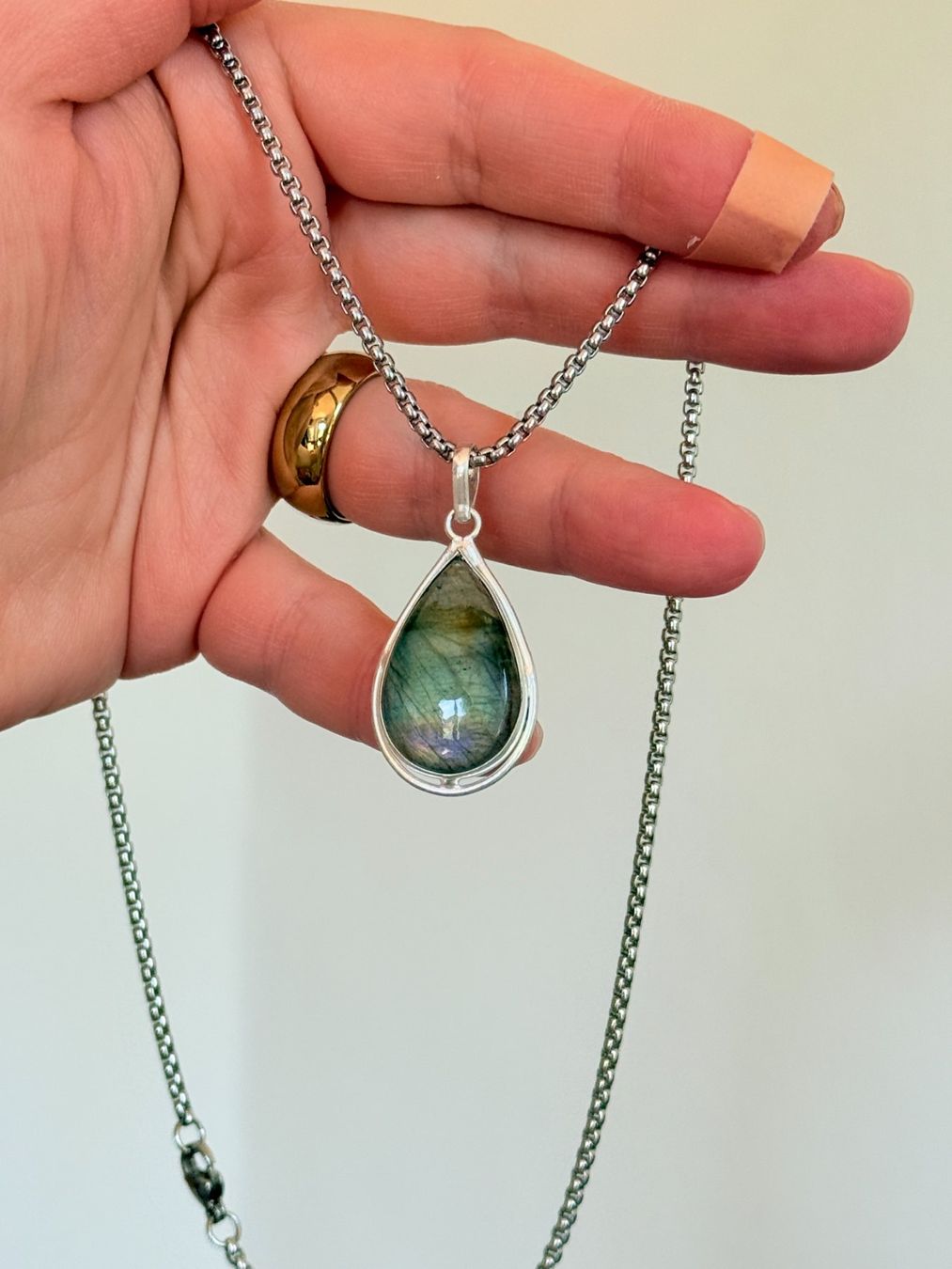 Catenine: Collier avec pendentif larme en labradorite – Nuovo e nell'imballaggio originale da Genève venduto da AGBERG 5