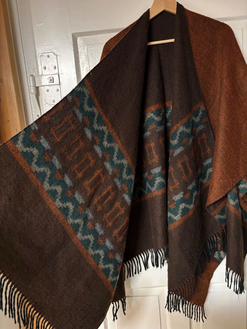 Giacche: Poncho / Überwurf mit Fransen, Herbst-Look, Braun – Usato da Alten venduto da AuntiesAtticFinds 2