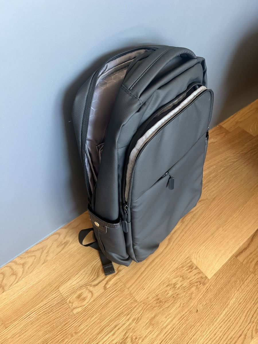 Zaini: Backpack grey USB port very good condition – Nuovo (secondo la descrizione) da Wädenswil venduto da puh_n8wy 1