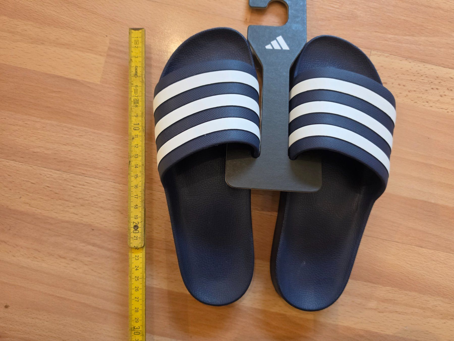 Adidas Chaussures hommes: Originale Adidas Adilette Grösse 44.5 – Neuf (Voir description) à Buchrain par Sssschaller 3