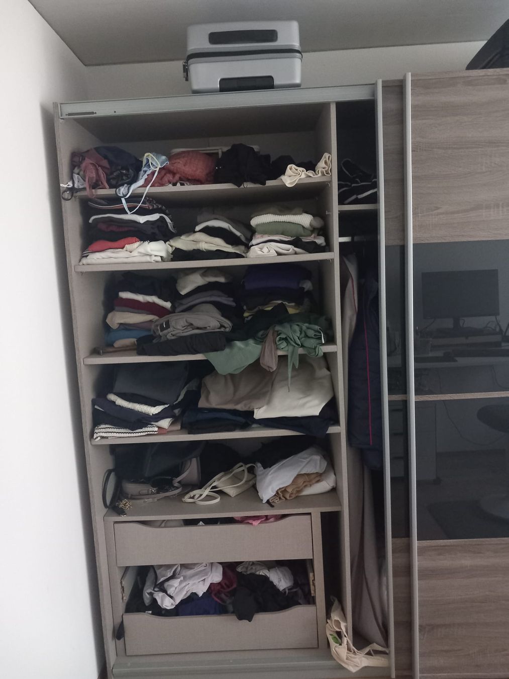 Conforama Schränke: Kleiderschrank gratis zu verschenken  – Gebraucht aus Düdingen von ZarkovicP 5