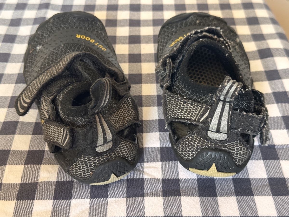 Scarpe per ragazzi: Kinder-Badeschuhe in Grösse 30 – Usato da Basel venduto da spassbremse 2