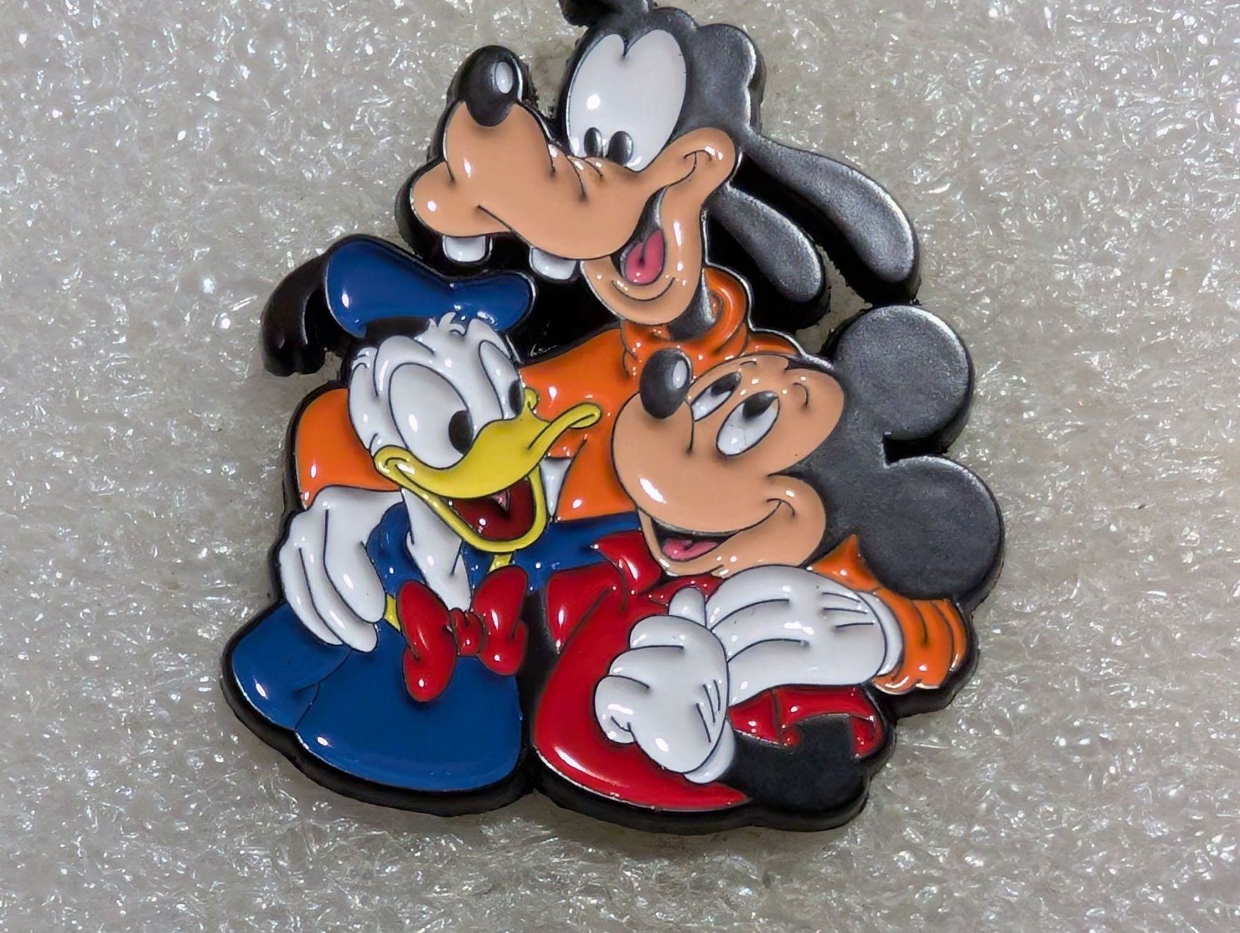 Plaketten & Abzeichen: Ansteckbutton 240: Disney – Gebraucht aus Oppligen von Pin-Fall-Shop