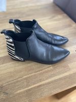 Schwarze Leder Stiefeletten Gr. 39 mit Zebra Muster!
