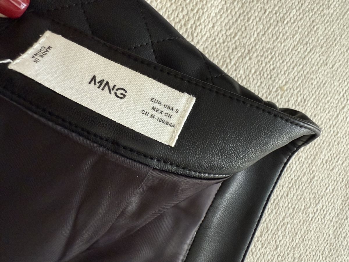 Mango Jupes: Mango Rock schwarz Stepp Grösse S  – Neuf (Voir description) à Niederglatt ZH par Vladaa 2