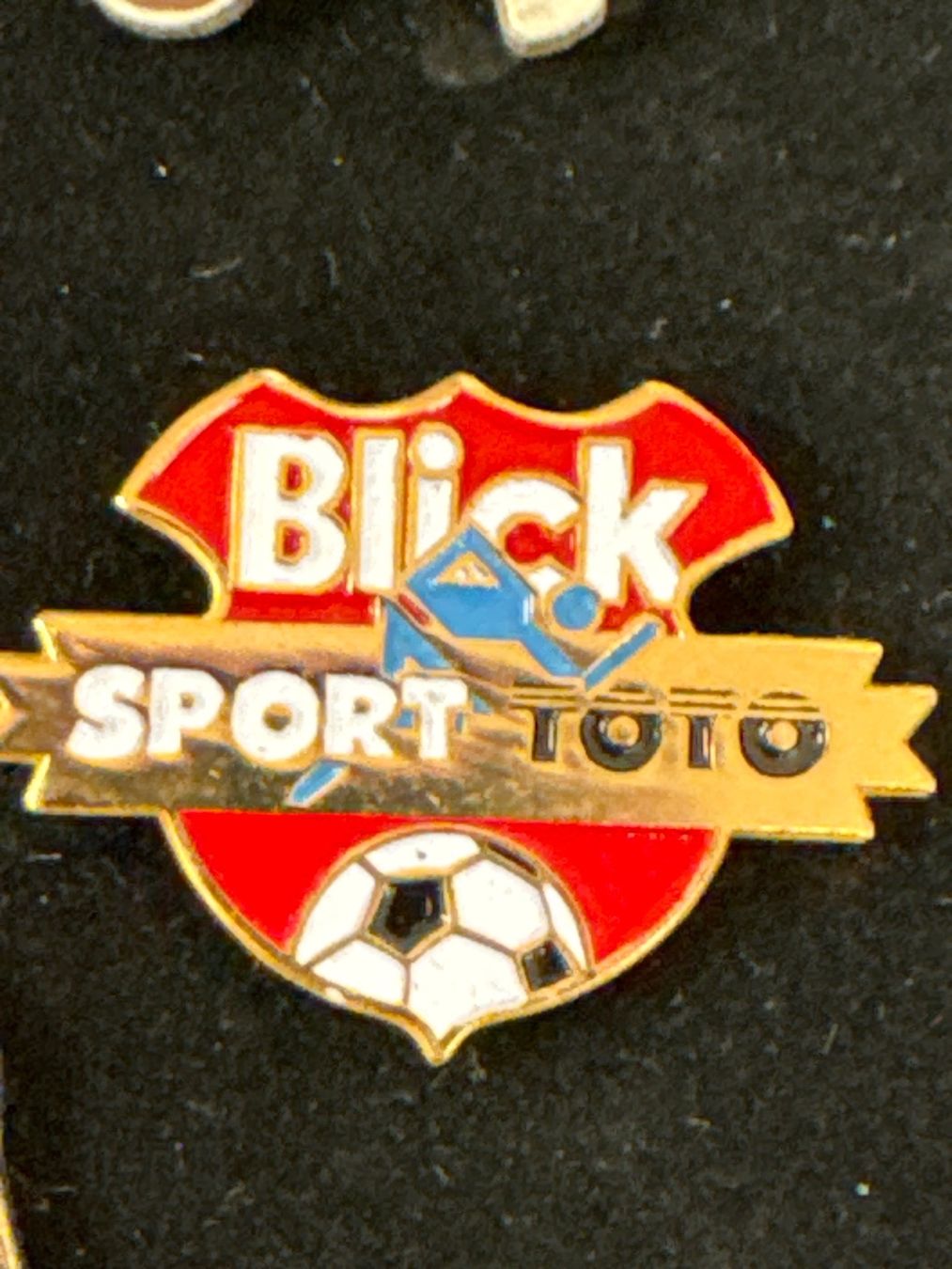 Placchette & Badge: Blick Sport Pin Toto – Nuovo (secondo la descrizione) da Oberweningen venduto da Jogi2