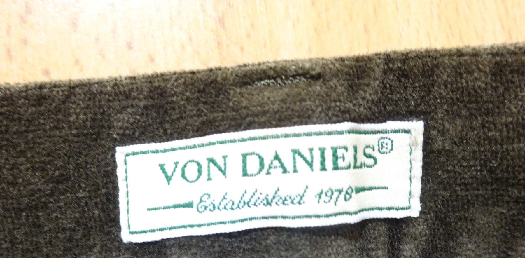 Hosen: Von Daniels - Samt Jeans - khaki - Grösse 40 – Gebraucht aus Zofingen von Justizia_01 2