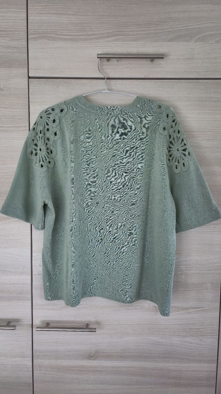 T-shirt: Haut vert, épaules ajourées, Cache Cache, T.40 – Usato da Bussigny venduto da Carugas 2