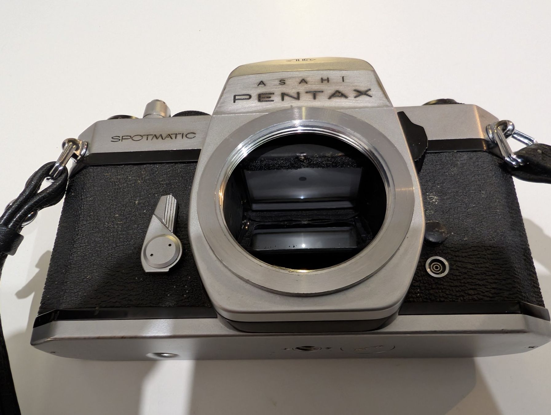 Asahi Fotocamera: Asahi Pentax Spotmatic SP II mit Objektiv – Usato da Pfaffhausen venduto da angliker 2