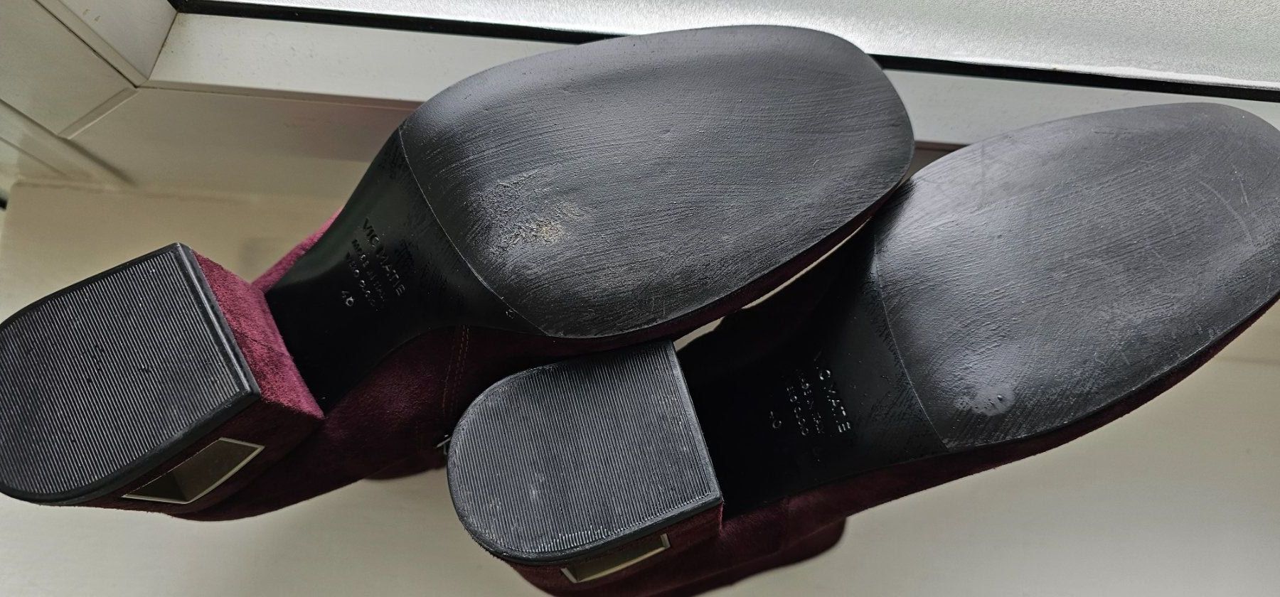 Vic Matié Damenschuhe: Vic Matie Pumps Gr. 40 Wildleder borderaux – Neu (gemäss Beschreibung) aus Luzern von TausendD 4