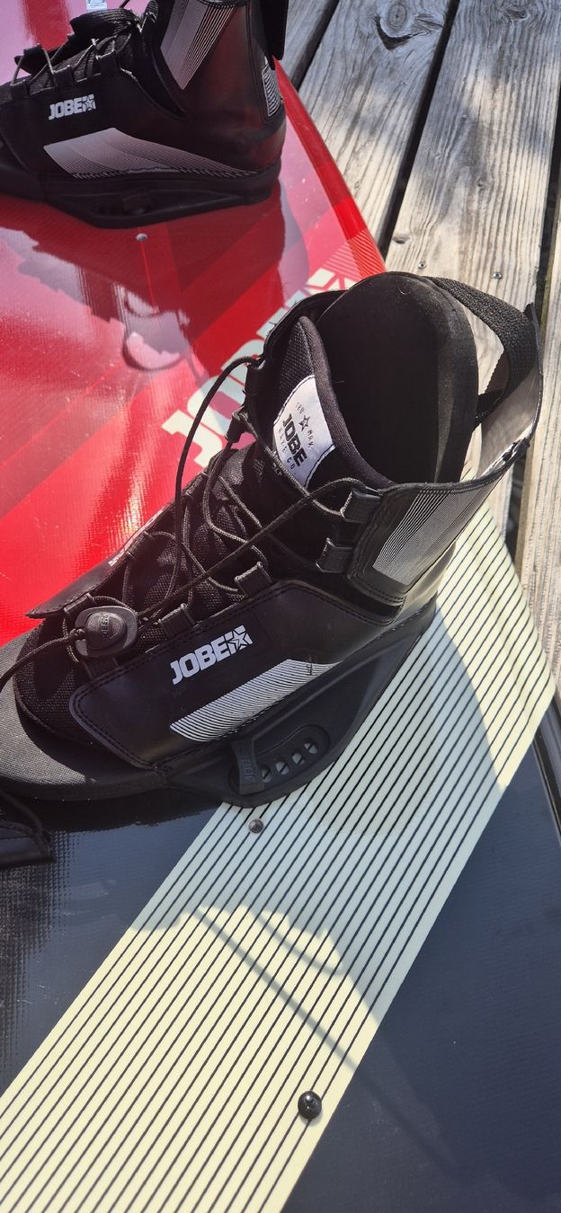 Surfboards & Schwimmbrette: Jobe Logo Series Wakeboard 138cm mit Bindung – Gebraucht aus Wolfhausen von Lele4000 2