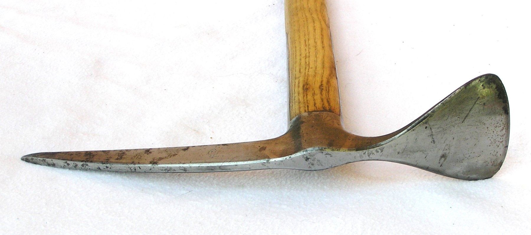 Kletterausrüstungen: ALTER EISPICKEL PIOLET GEBR. ANDENMATTEN SAAS ALMAGELL – Gebraucht aus Grenchen von Antique-hunter 6