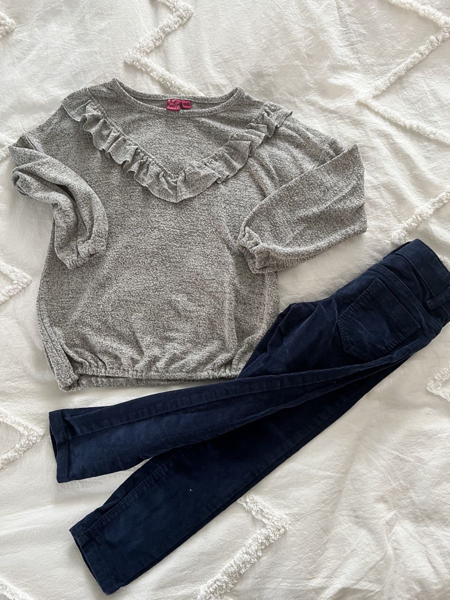 Lotti & Set di vestiti: Ensemble fille : Pull doux et pantalon velours taille 104 – Usato da La Chaux-de-Fonds venduto da Sabinchenn