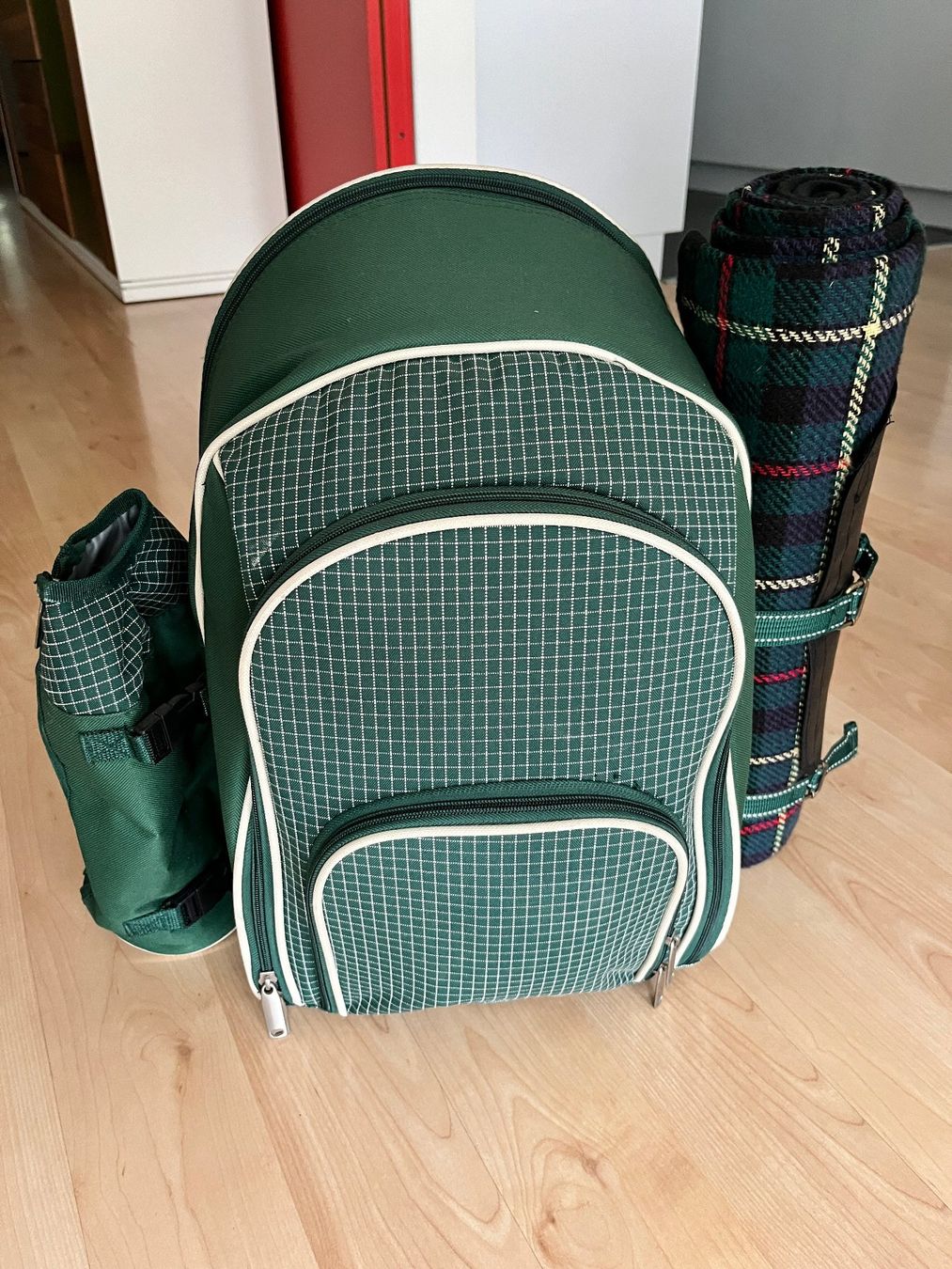 Geschirrsets: Camping Picknick Thermorucksack mit Decke – Gebraucht aus Bern von  1