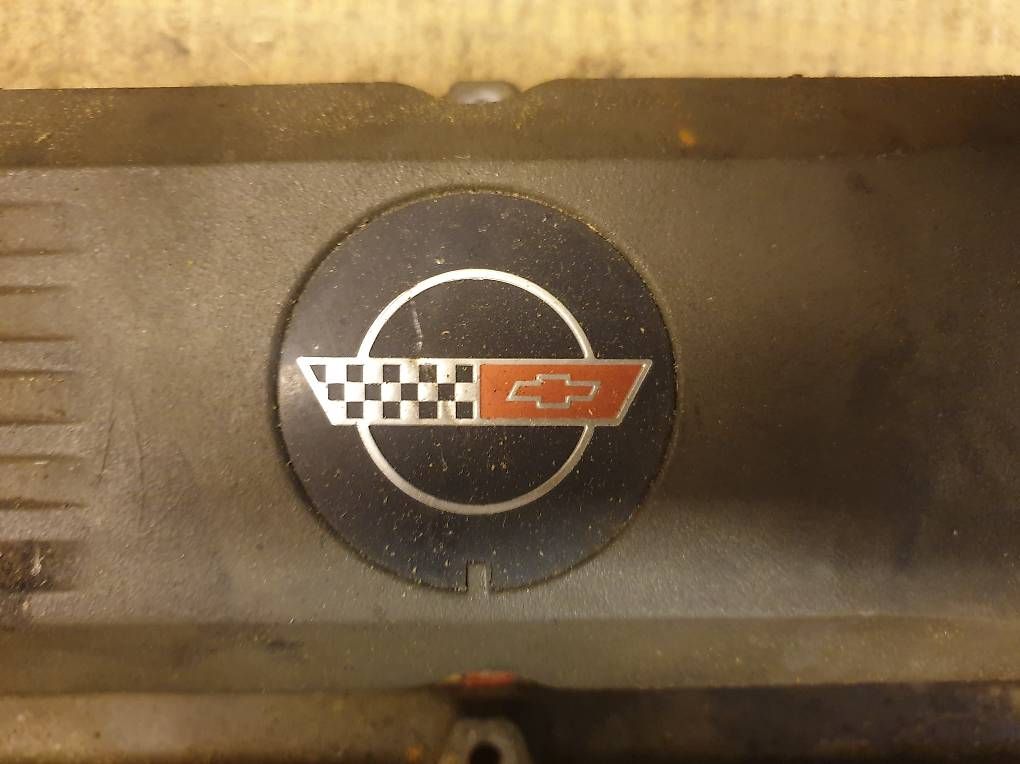 Chevrolet Tutti pezzi di ricambio auto: Ventildeckel Chevrolet – Usato da Niederwil AG venduto da Acantik 1