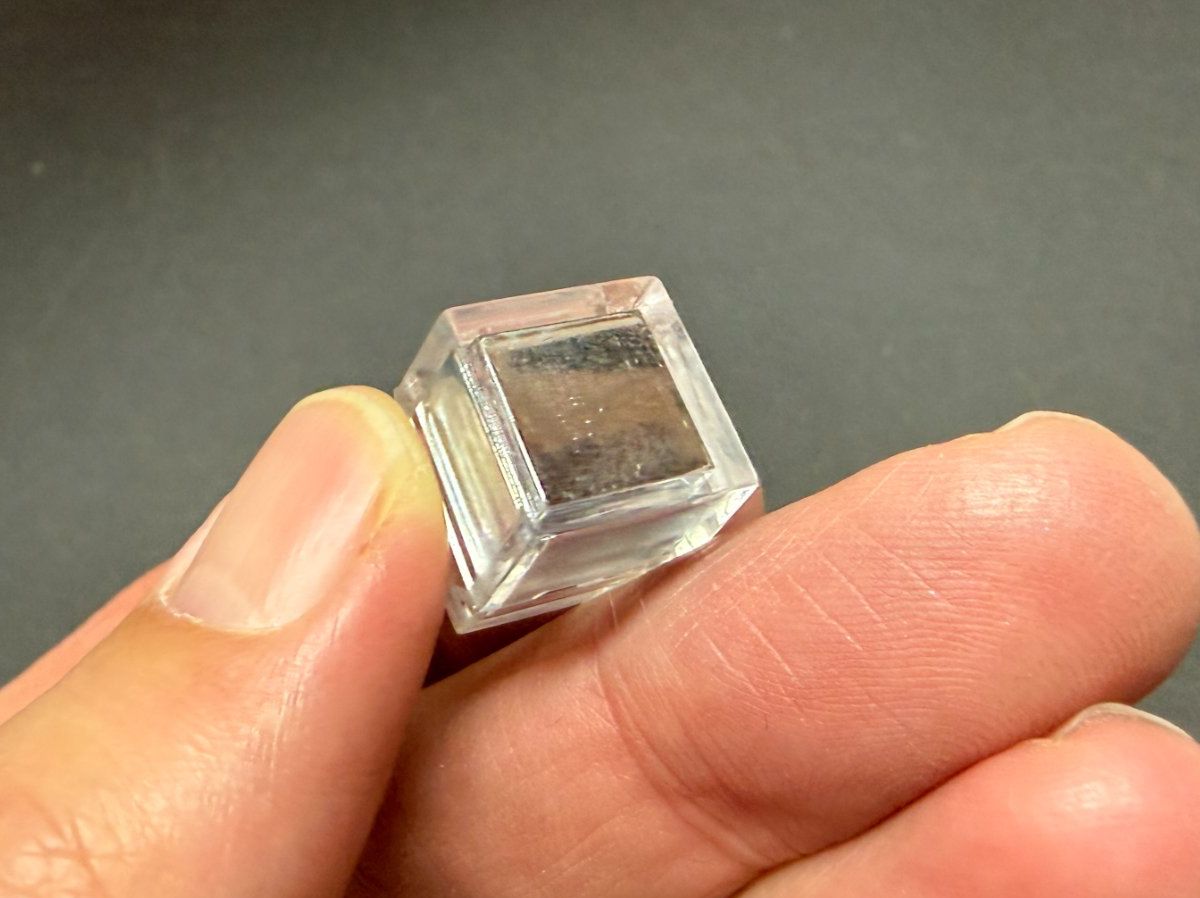 Metalli preziosi: Elementwürfel Gallium 1 ccm, ca. 6 g in Plexiglasdöschen – Nuovo (secondo la descrizione) da Lützelflüh-Goldb venduto da Elementis 2