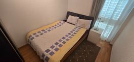 Doppelbett-Set mit Matratze & Nachttisch, top Zustand!