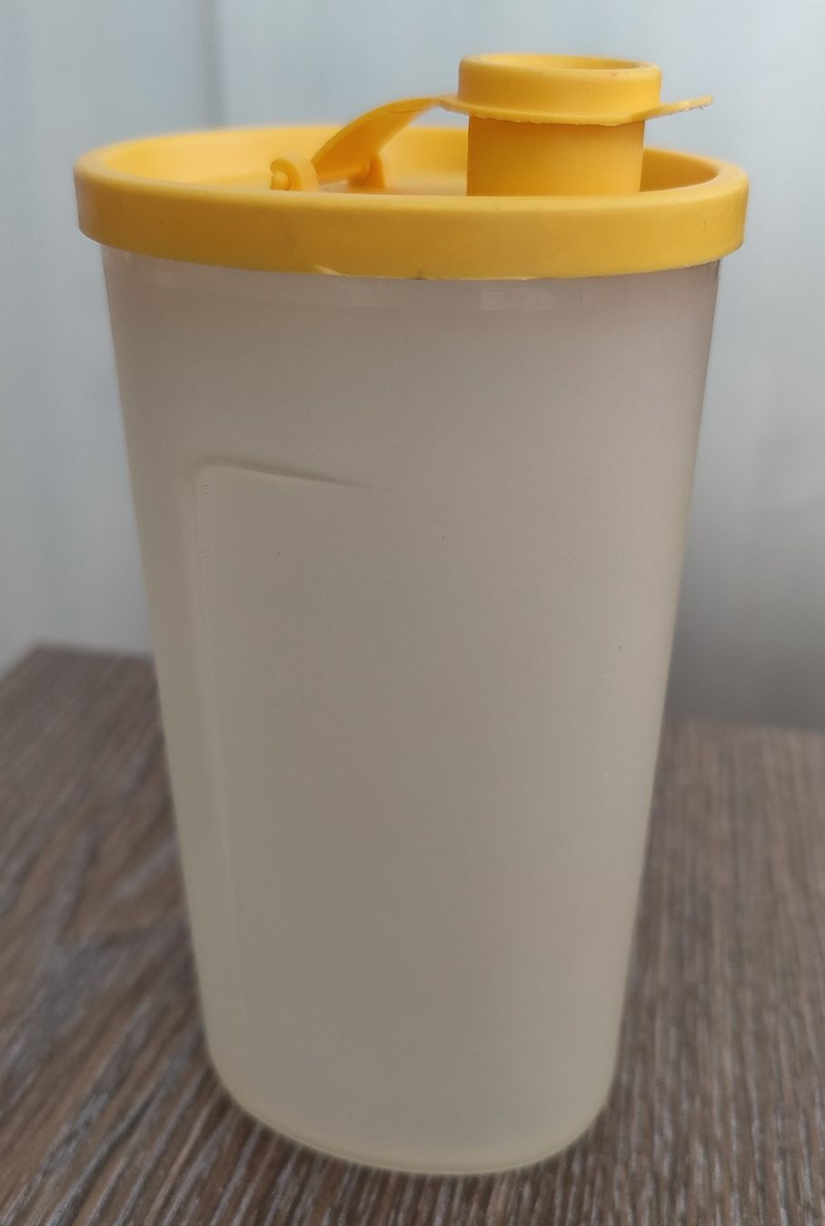 Tupperware Recipients et similaires: Tupperware Behälter mit Ausguss !!!!!! – D'occasion à Flaach par Lonzo99