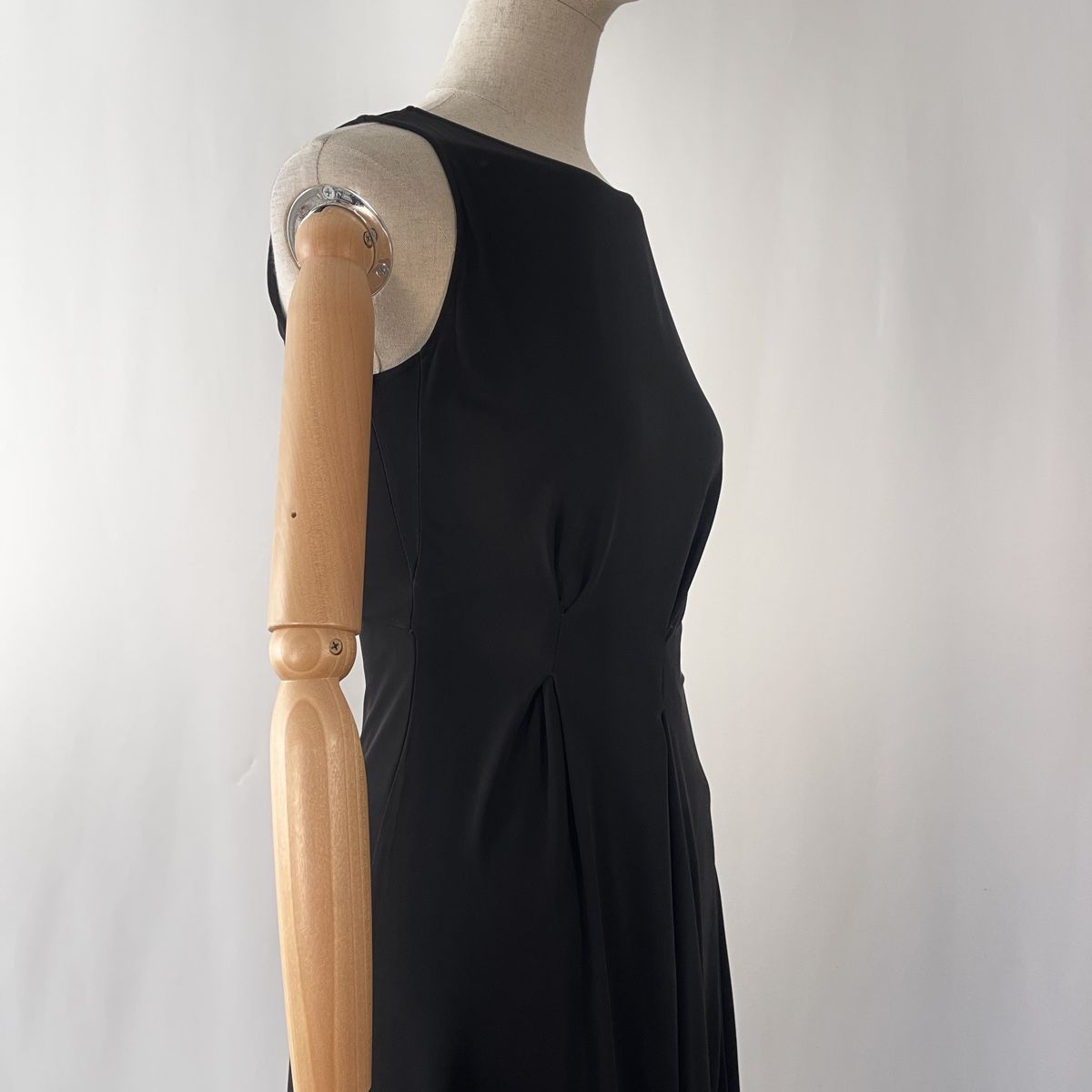 Salvatore Ferragamo Kleider: SALVATORE FERRAGAMO Black Dress – Neu (gemäss Beschreibung) aus Freienbach von Avviivva_Shop 5