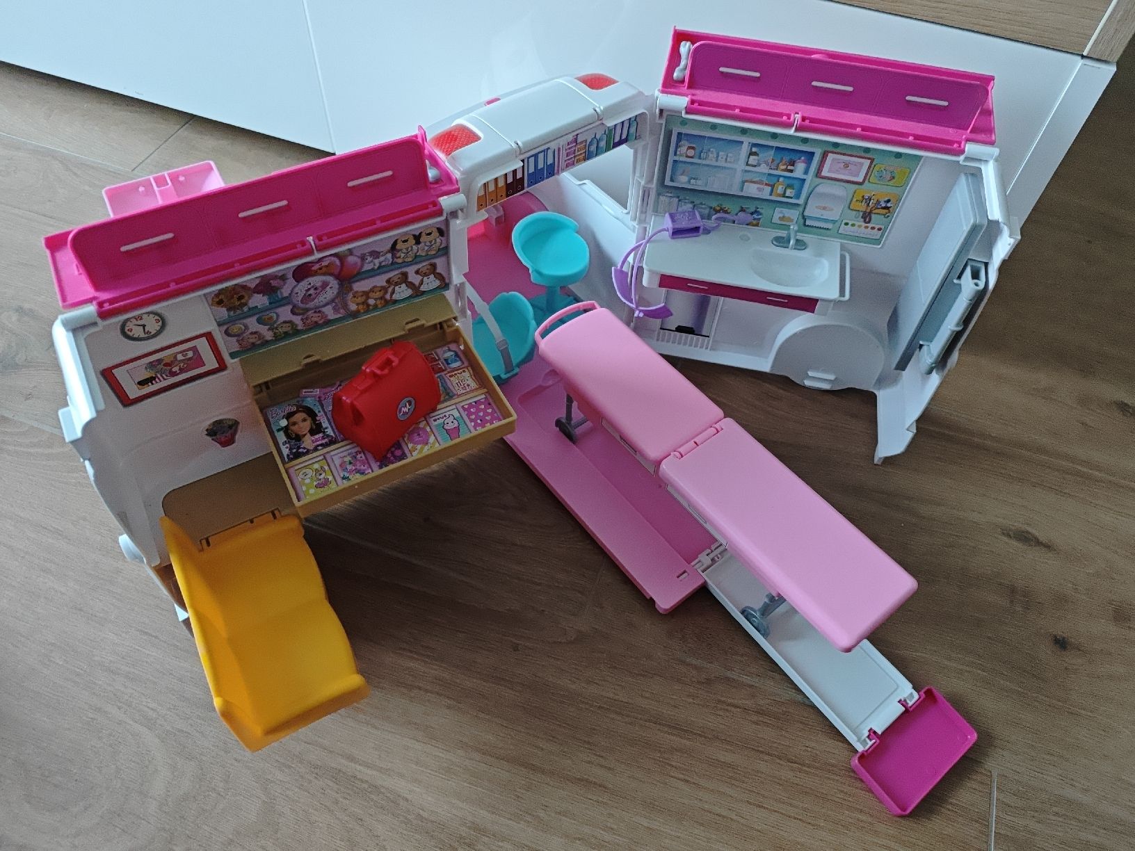 Giocattoli: BARBIE Krankenwagen mit Sirene – Usato da Gibswil venduto da jibbi01 3