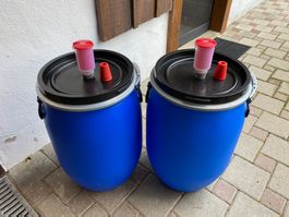 2 fûts en plastique de 60l. avec soupape.