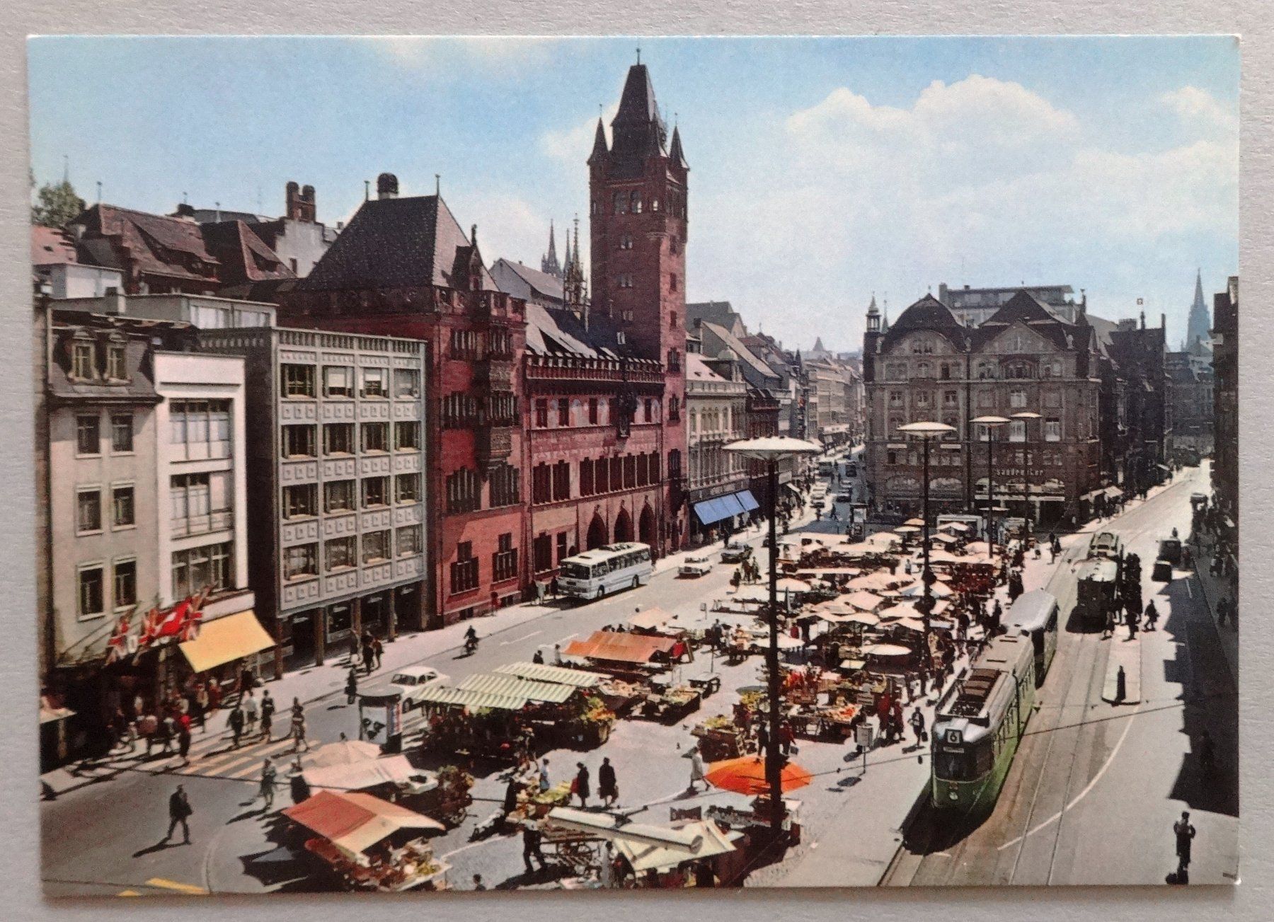 Cartoline postali: Basel, Marktplatz und Rathaus – Usato da Fétigny venduto da Billy2miny