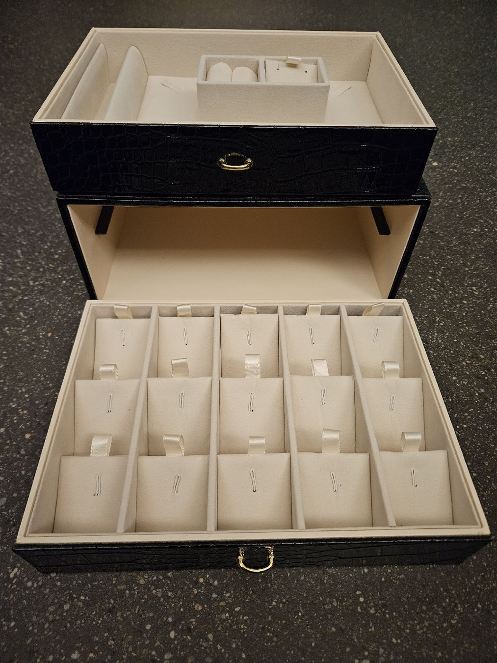Sistemi di archiviazione: Schwarze Schmuckbox mit 2 Schubladen, Kunstleder  – Nuovo (secondo la descrizione) da Ormalingen venduto da nomolnoi 2