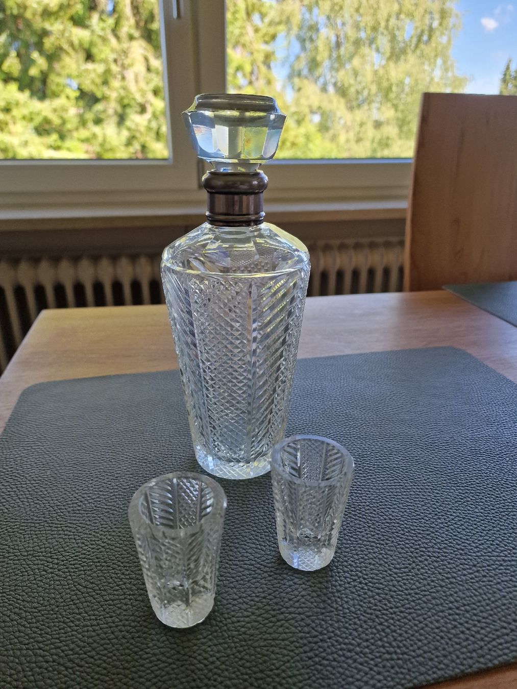 Caraffe: Dekantierkaraffe mit 2 Gläsern, Kristall, antik – Usato da Eglisau venduto da mmkristall