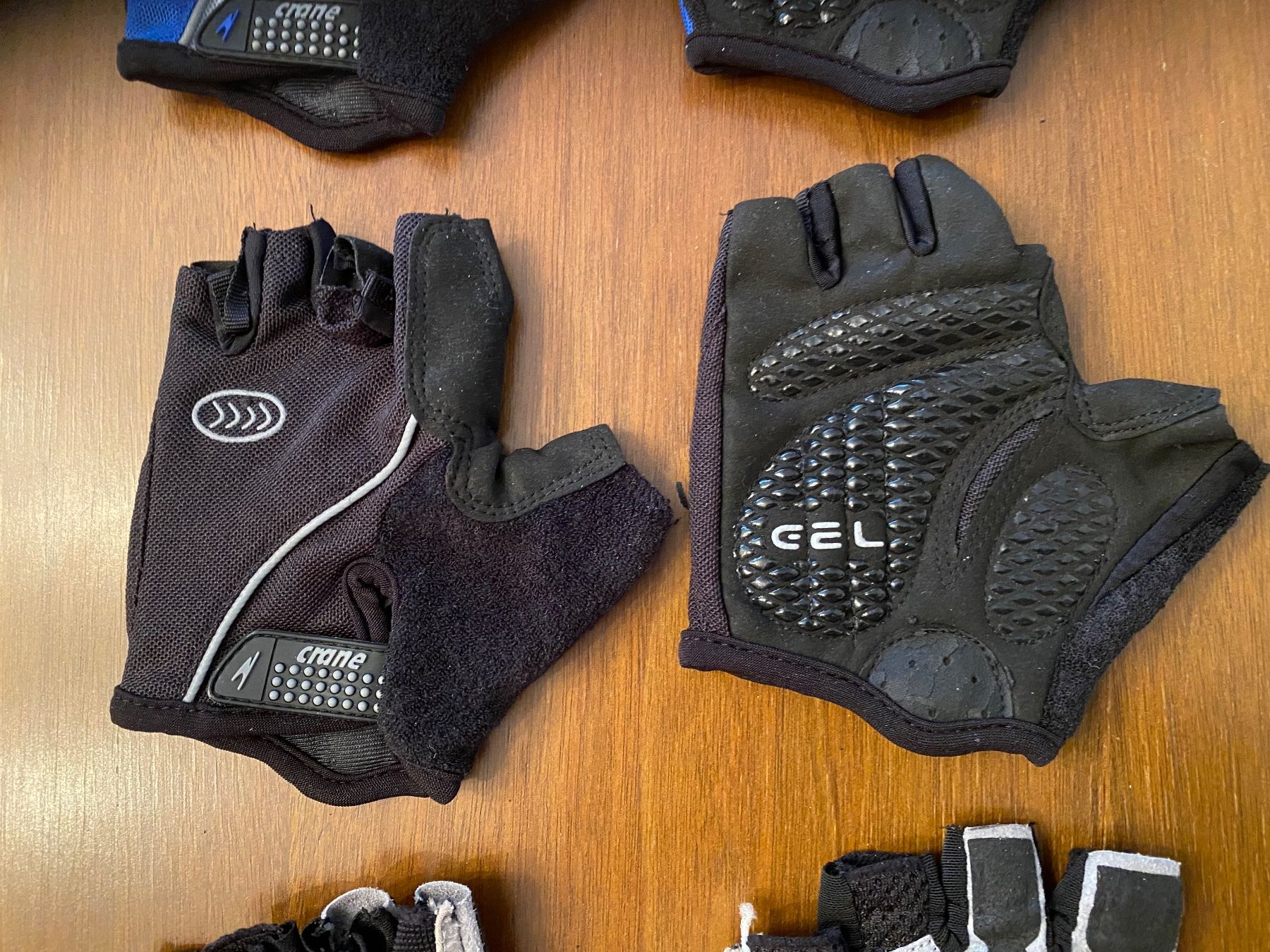 Guanti & manicotti: 3 Paar diverse Velohandschuhe, Grösse S/M – Usato da Dietlikon venduto da sepiwaku 2