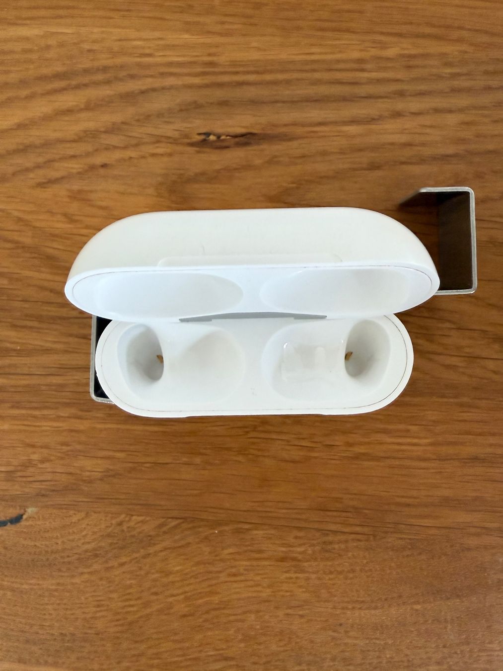 Apple Cuffie: APPLE AirPods Pro 2 Charging Case – Usato da Lausanne venduto da Nine1982 1