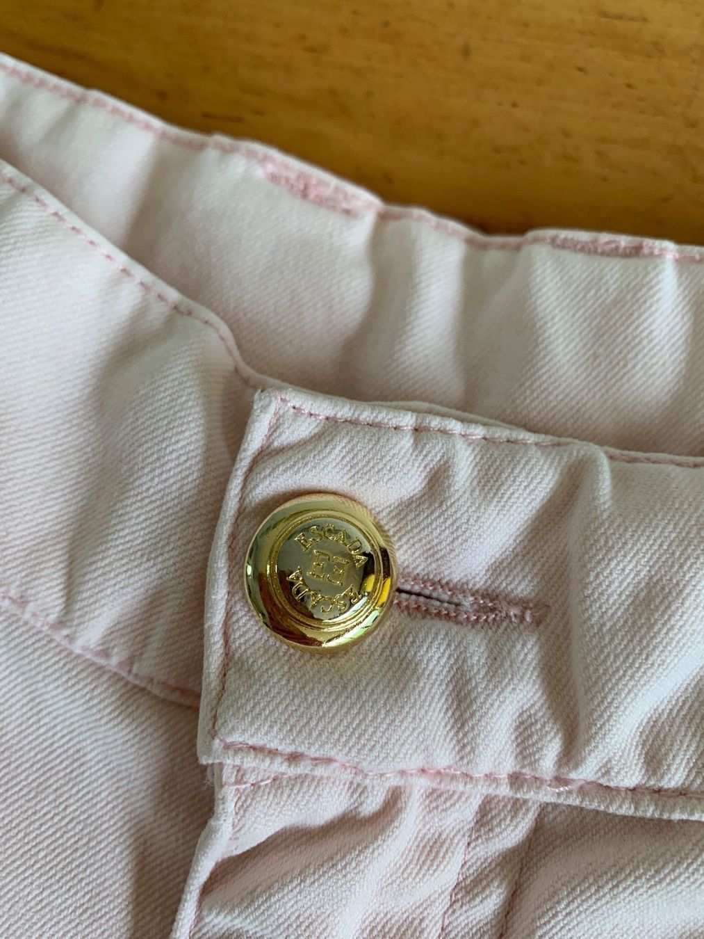 Escada Pantaloni: ESCADA - Traum hellrose Hose Grösse 42 neuwertig – Nuovo (secondo la descrizione) da Meiringen venduto da luanik 2