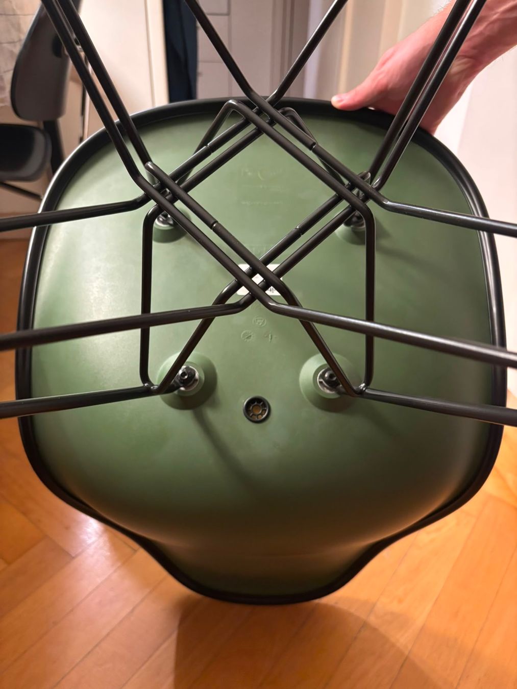 Vitra Stühle: Eames Plastic Side Chair DSR von VITRA – Gebraucht aus Triboltingen von Lavazza9 4
