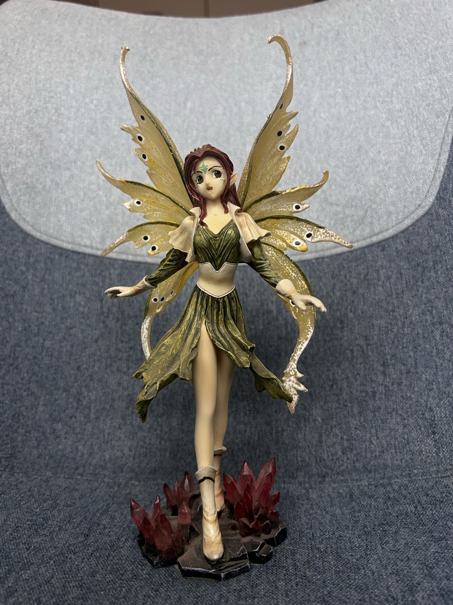 Statuette: Figurine fée ailes dorées robe verte – Usato da Cugy FR venduto da luc_7q2j
