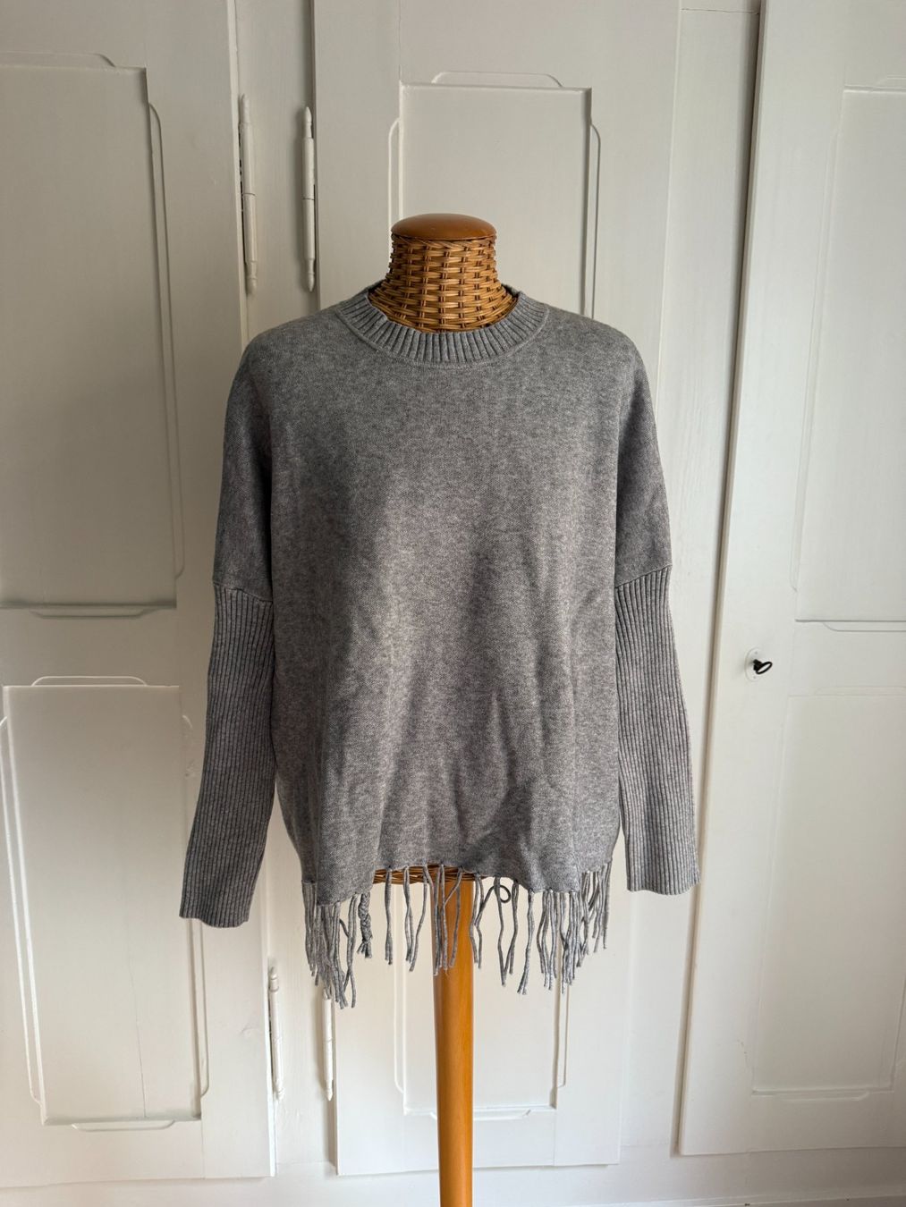 Maglioni & Felpe: SUNWAY - Strickpullover hellgrau mit Fransen L – Usato da Zürich venduto da Diazaio