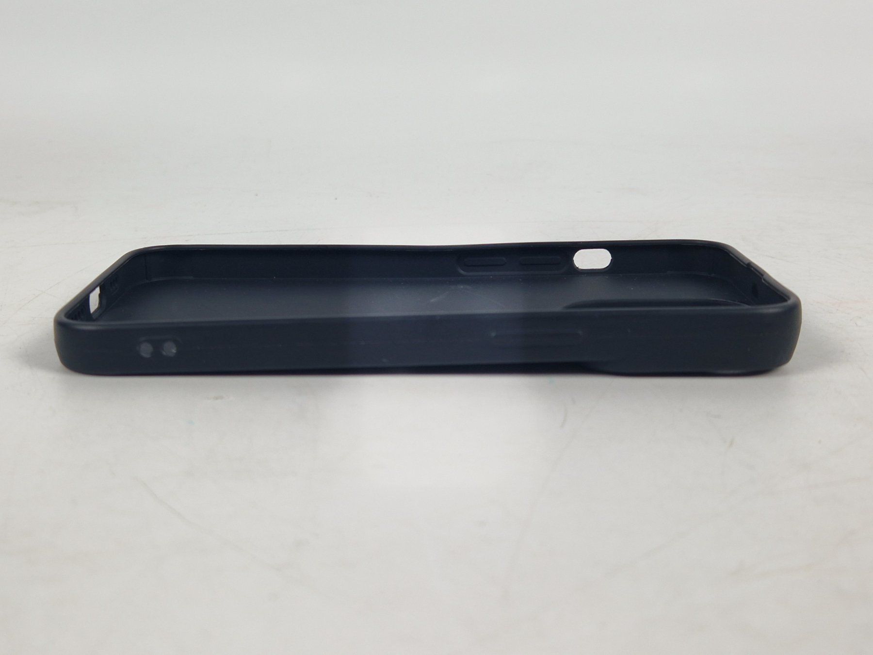 Apple Covers & Schutzfolien: Smartphone-Hülle für iPhone 13Pro "Weekdays" – Gebraucht aus Muhen von Restwert_Muhen 4