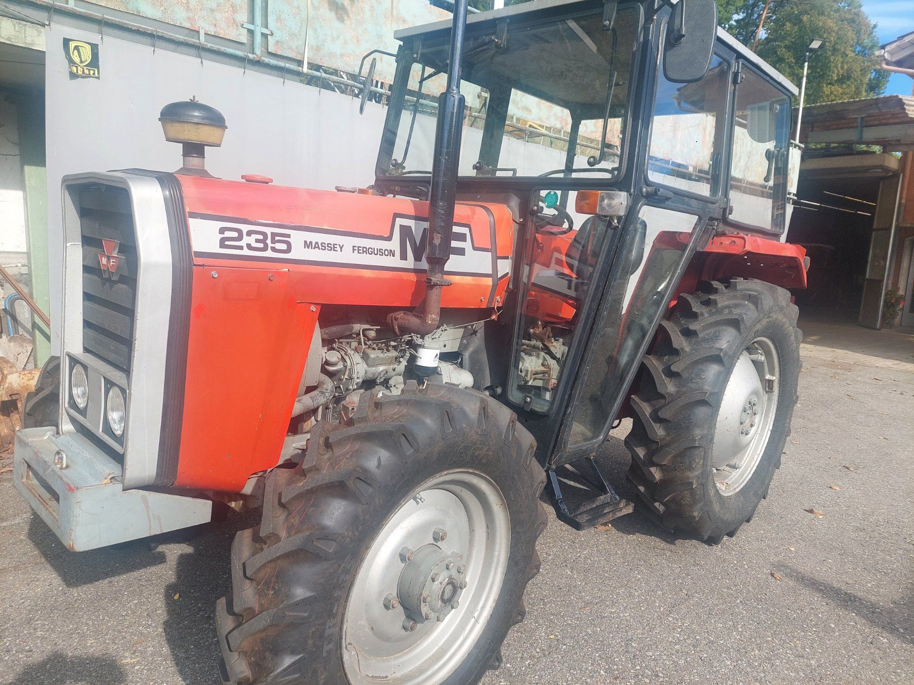 Trattori: Massey-Ferguson MF 235, 4x4 – Usato da Matzingen venduto da Traktorenreich
