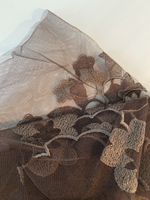 Stickereistoff mit Blumenmuster braun, ca 100x120cm (t:2)