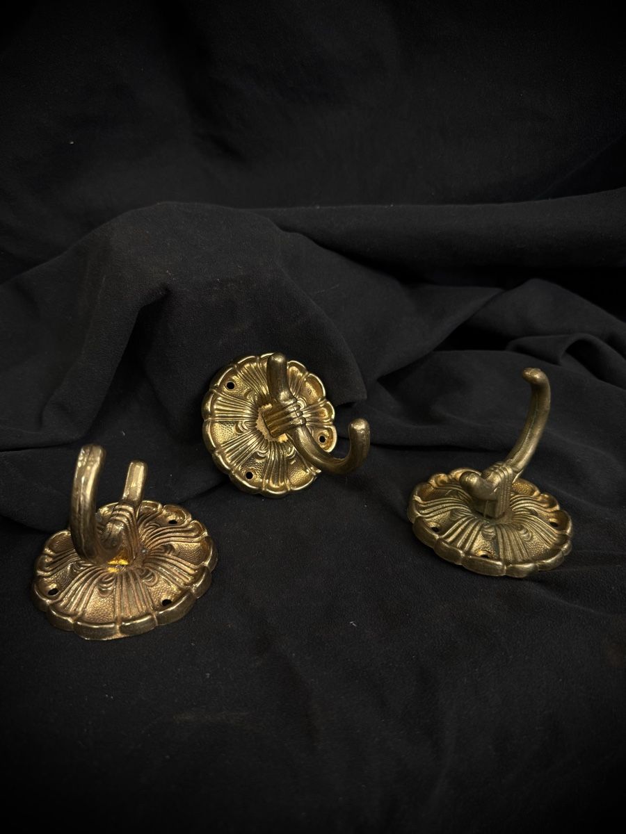 Eisenwaren: 3 Brass Decorative Hooks – Gebraucht aus Bern von nkink 1