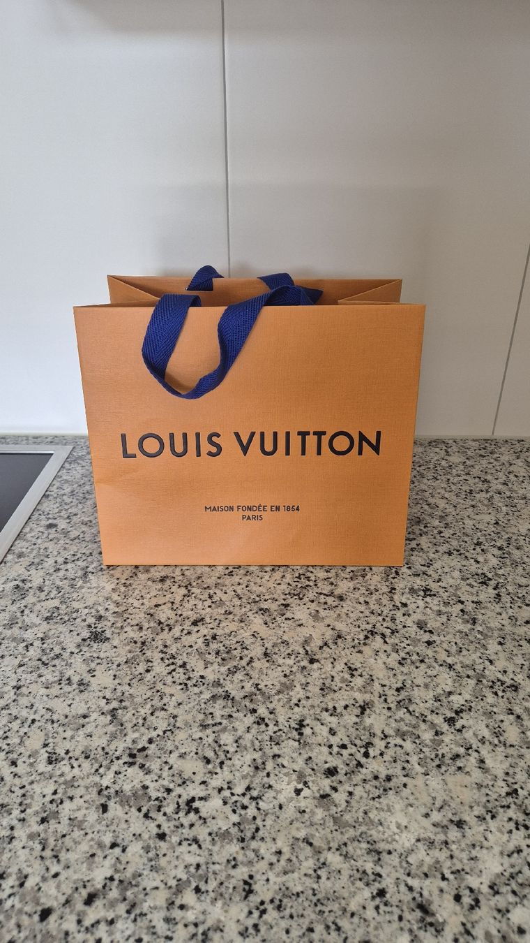 Papiere: Louis Vuitton Geschenktasche, neuwertig – Neu (gemäss Beschreibung) aus Riehen von schneider.jcl