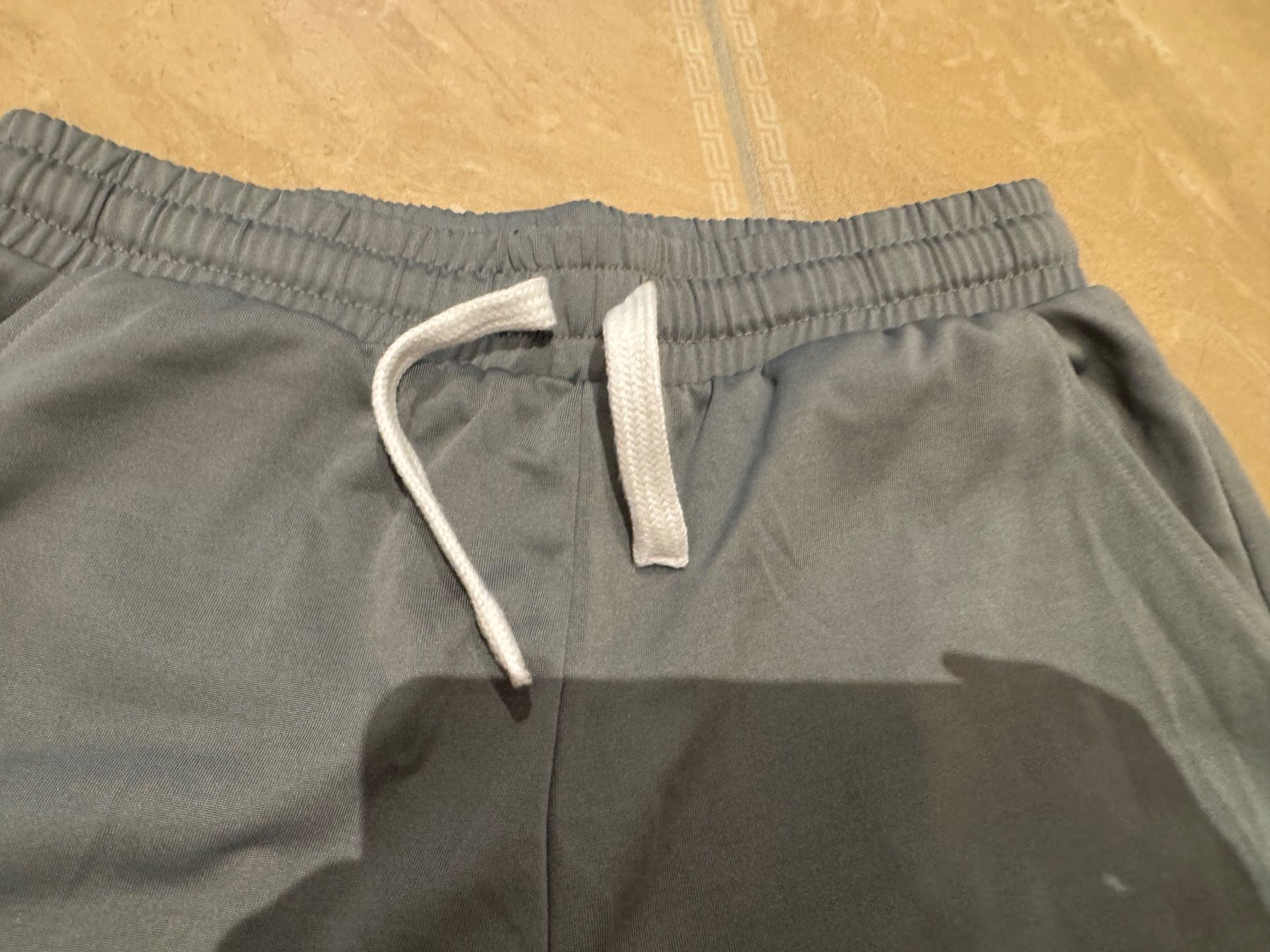Hosen: Benetton neue Sporthose, 16 J 170 – Neu (gemäss Beschreibung) aus Klingnau von Markus14 1