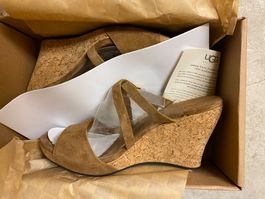 Neu - Sandalen UGG, g. 39.5, Wildleder