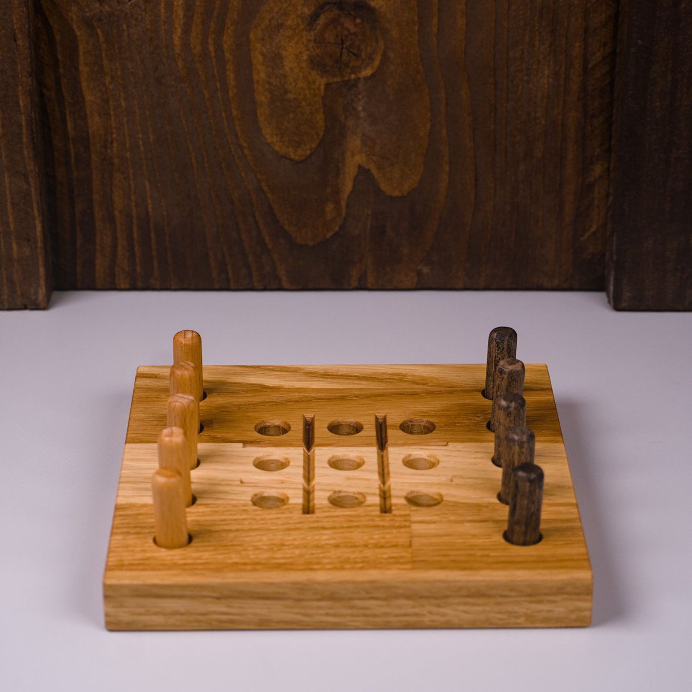 Giochi: Brettspiel Tic-Tac-Toe aus Eichenholz - Klassisch geölt – Nuovo e nell'imballaggio originale da Hubersdorf venduto da HolzPart 3
