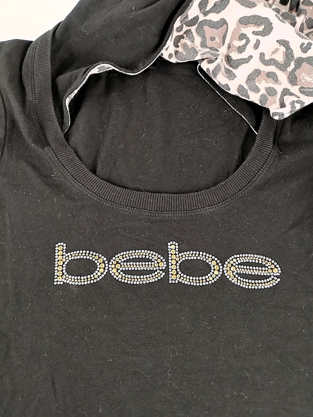 T-Shirts: BEBE T-shirt mit Kapuze Gr. S – Gebraucht aus Schübelbach von Restwert_Schubelbach 3