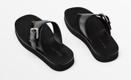 New Massimo Dutti Sandalen mit Platform schwarz 2025