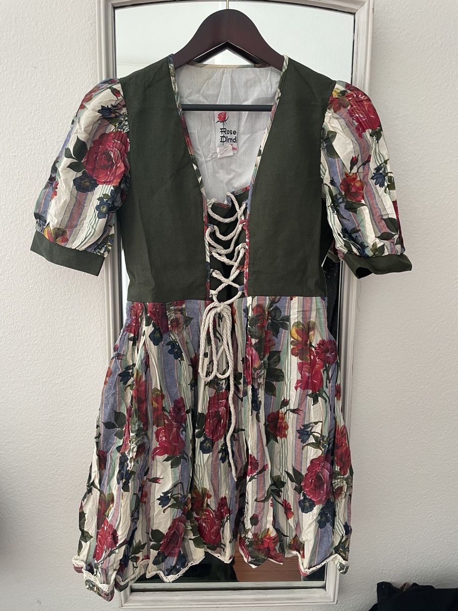 Kleider: Dirndl Kleid Kurz blumig  – Gebraucht aus Bern von Corinn_na