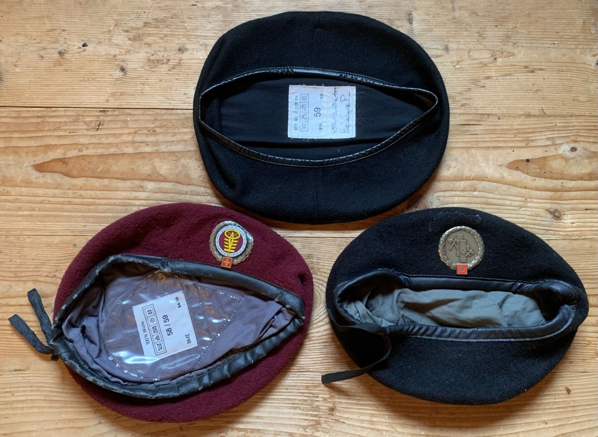 Schweizer Armee Copricapi, berretti & cappellini: 3 Beret der CH Armee – Usato da Goldingen venduto da Bergler012