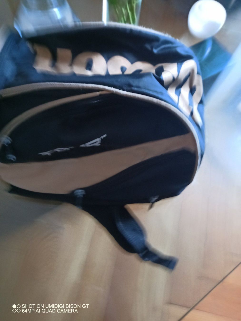 Wilson Taschen: Wilson Tennistasche – Gebraucht aus Bern von paultschur11 3