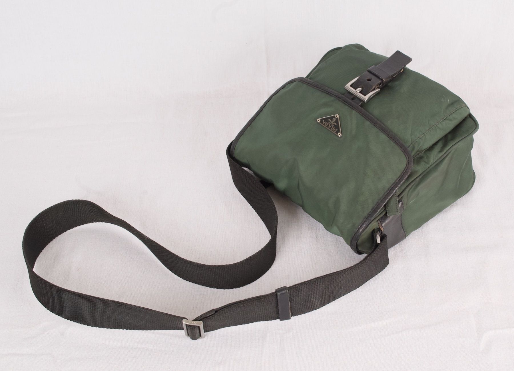 Prada Borse: AUTH PRADA GREEN NYLON SHOULDER CROSSBODY BAG. – Usato da Lausanne venduto da Lamedusac 4