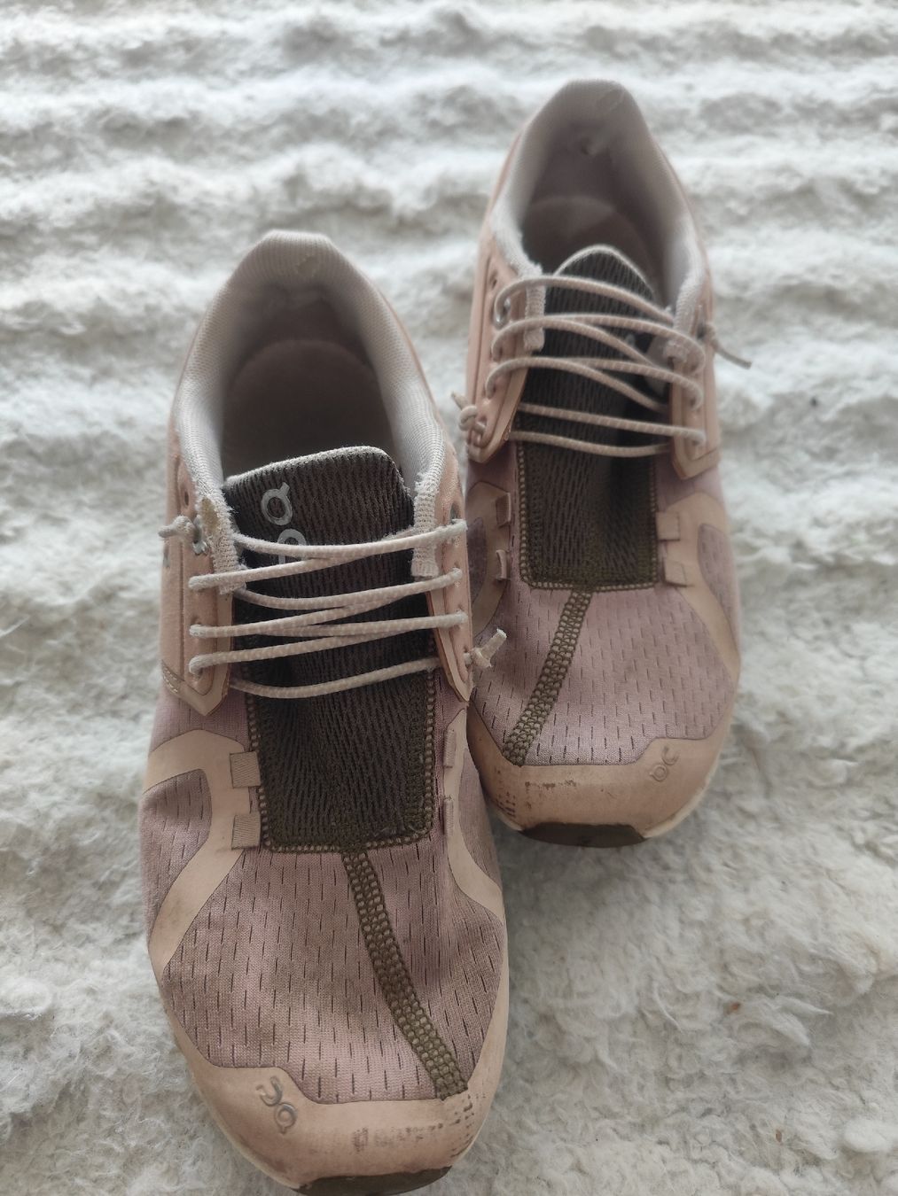On Scarpe da uomo: ON Cloud Sneakers 37.5 & 38.5 – Usato da Oberaegeri venduto da frappe5 4