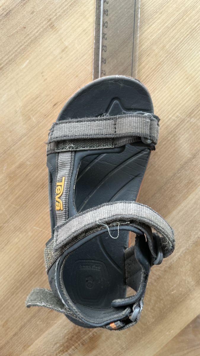Teva Chaussures garçon: Teva Sandalen Kinder Grösse 34 gebraucht – D'occasion à Zürich par noraanna 3
